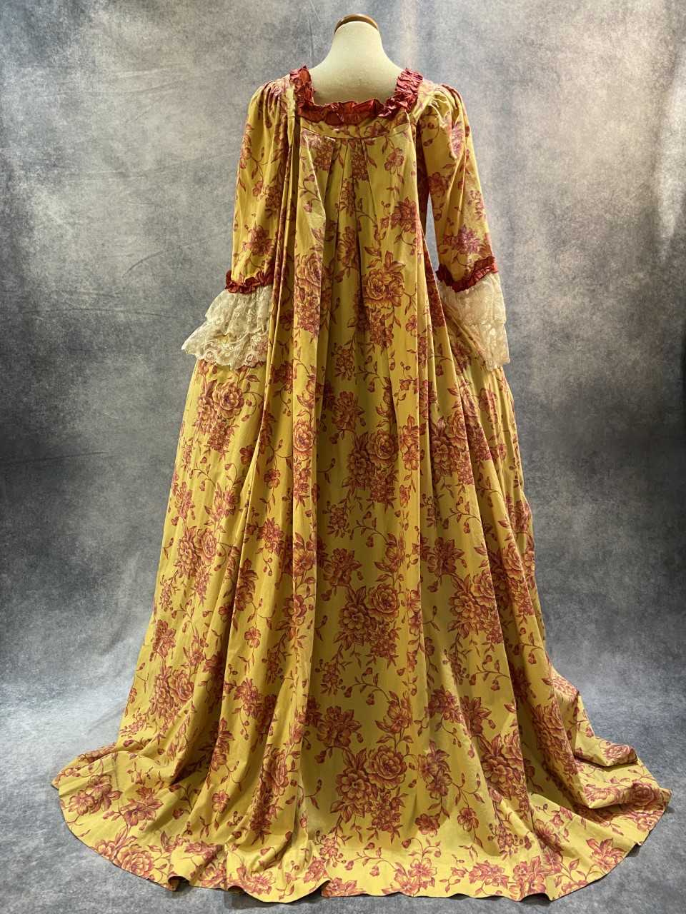 robe-XVIII-eme-coton-jaune-orange-dos-Atelier-la-Colombe-strasbourg