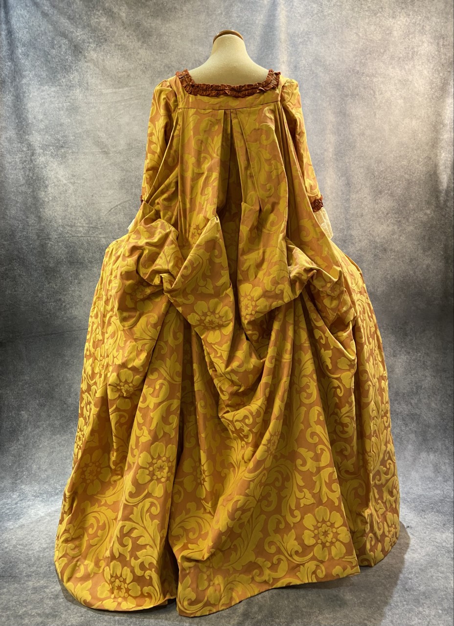 Robe-XVIII-eme-damasse-jaune-orange-doevant-haut-Atelier-la-Colombe-strasbourg