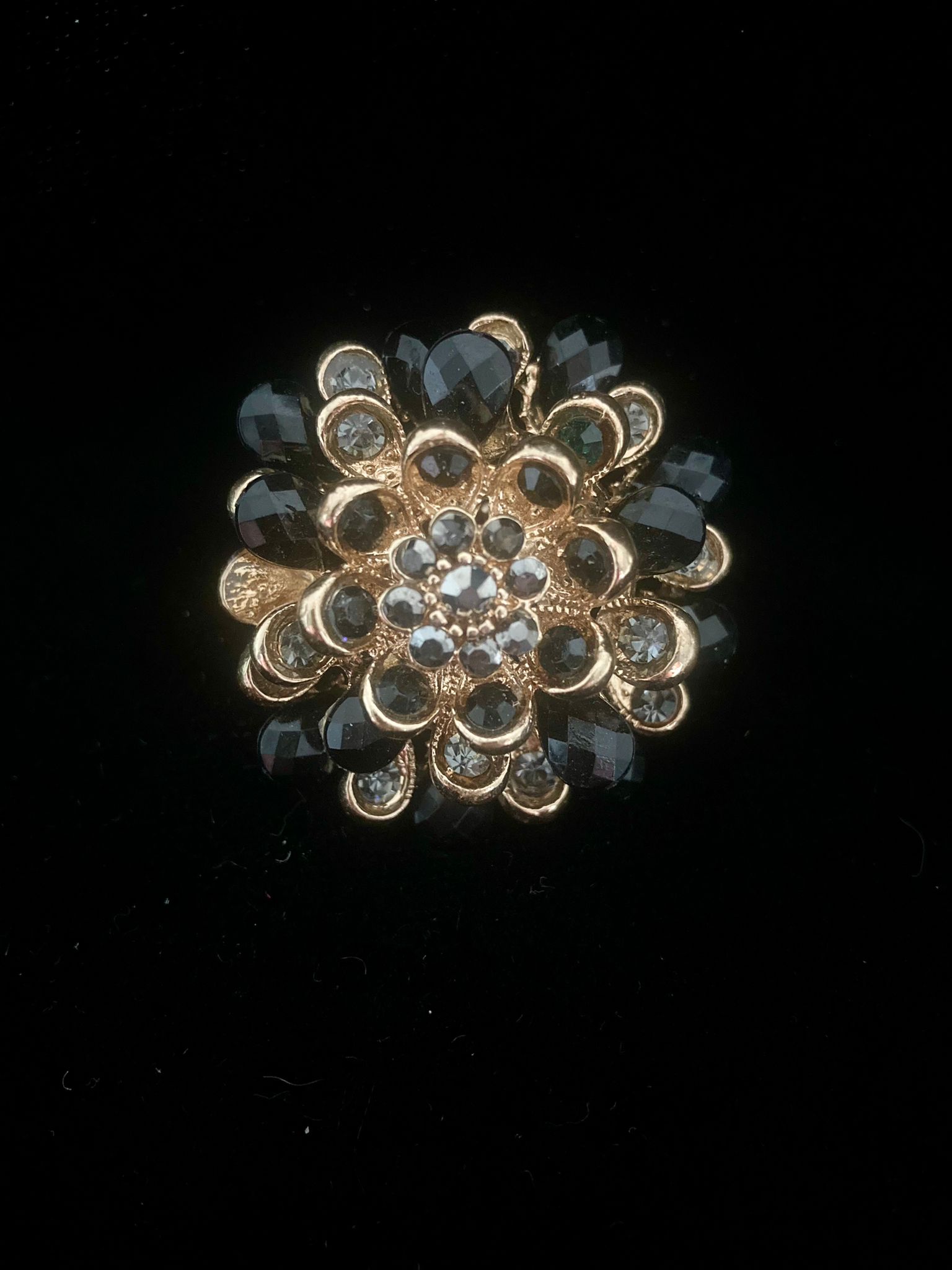 bague dorée strass noir