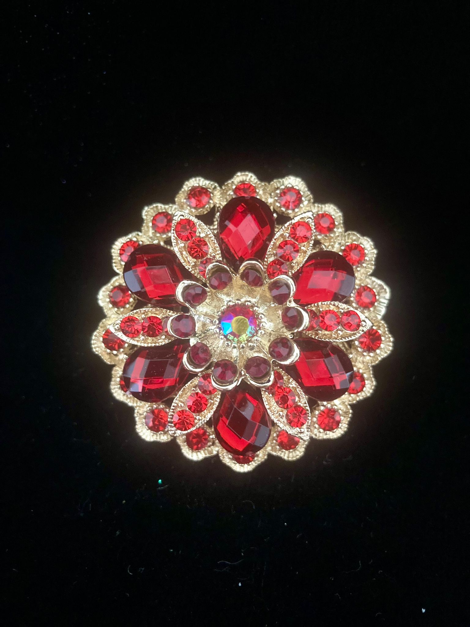 bague dorée strass rouge