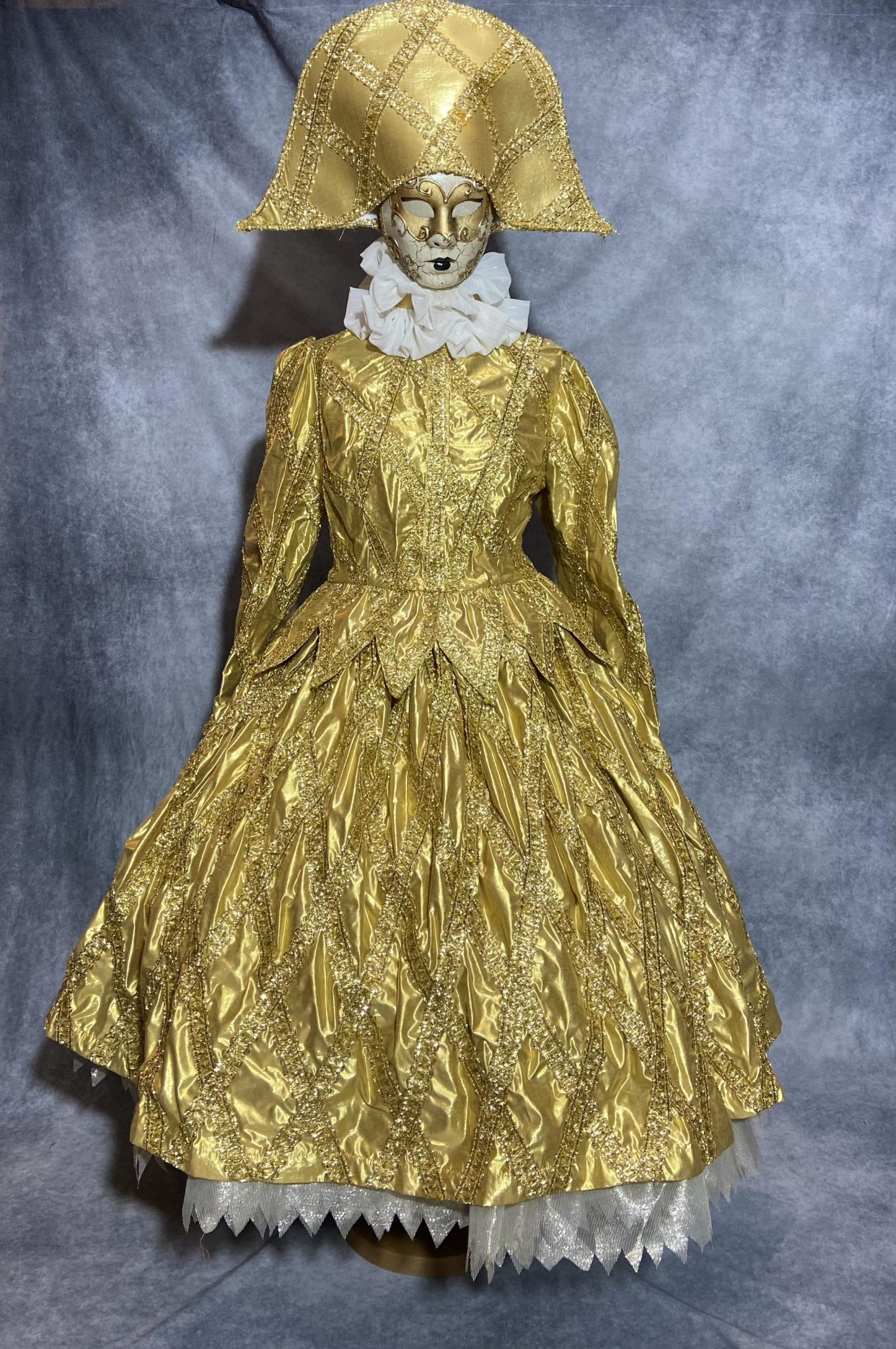 arlequine dorée devant