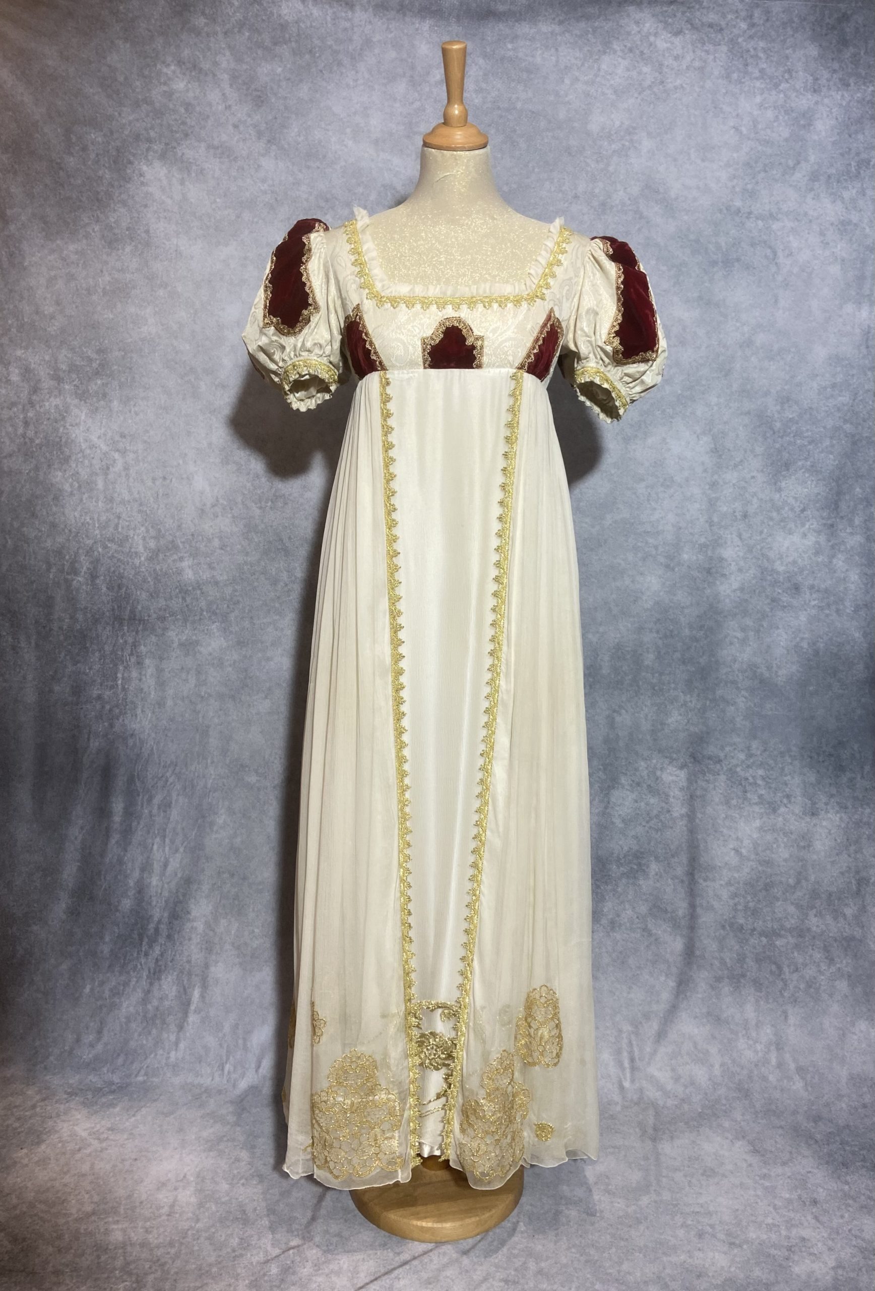 Robe 1er empire blanche et rouge �?? Atelier la colombe - vente et location de costumes historiques