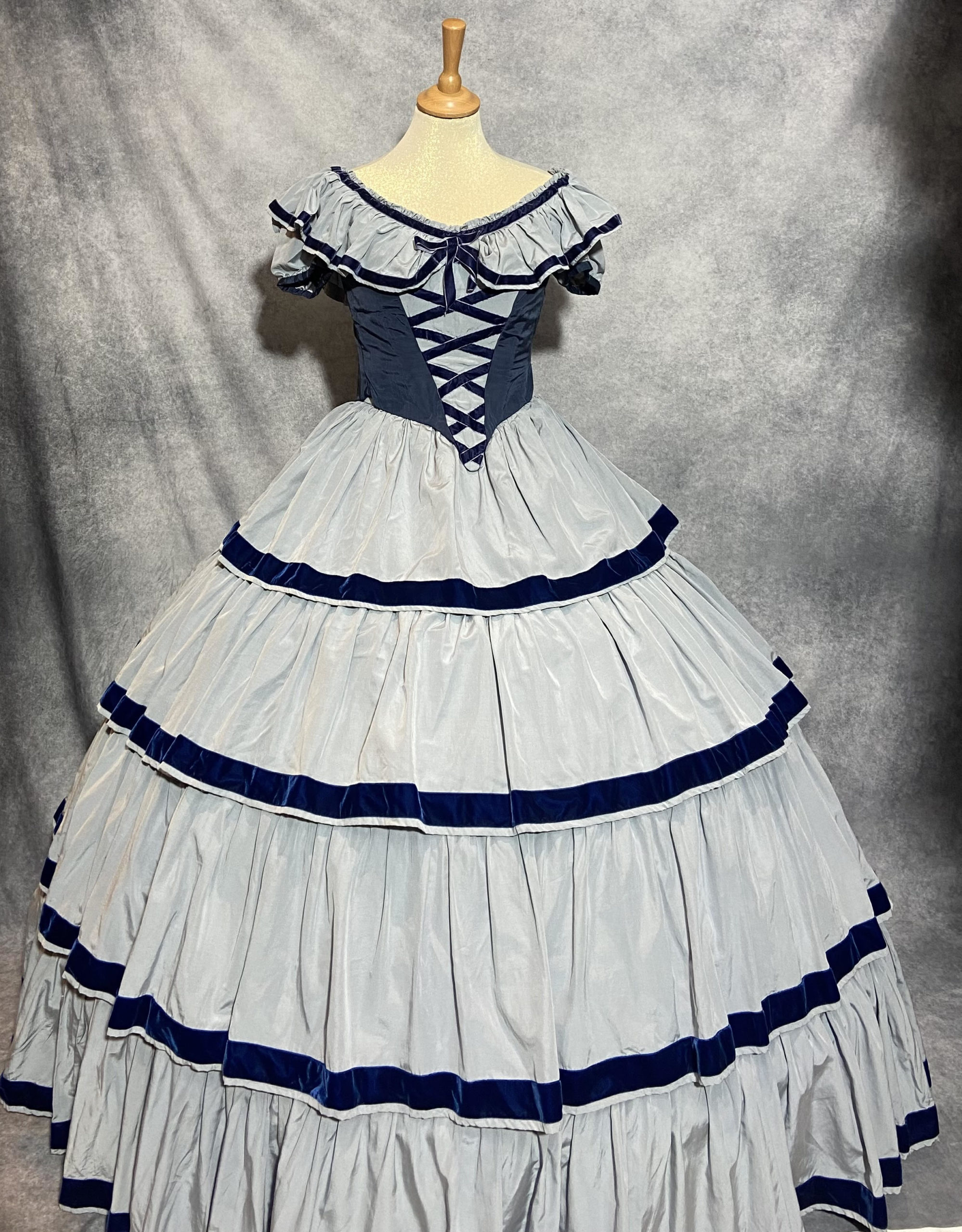 robe-second-empire-volants-crinoline
