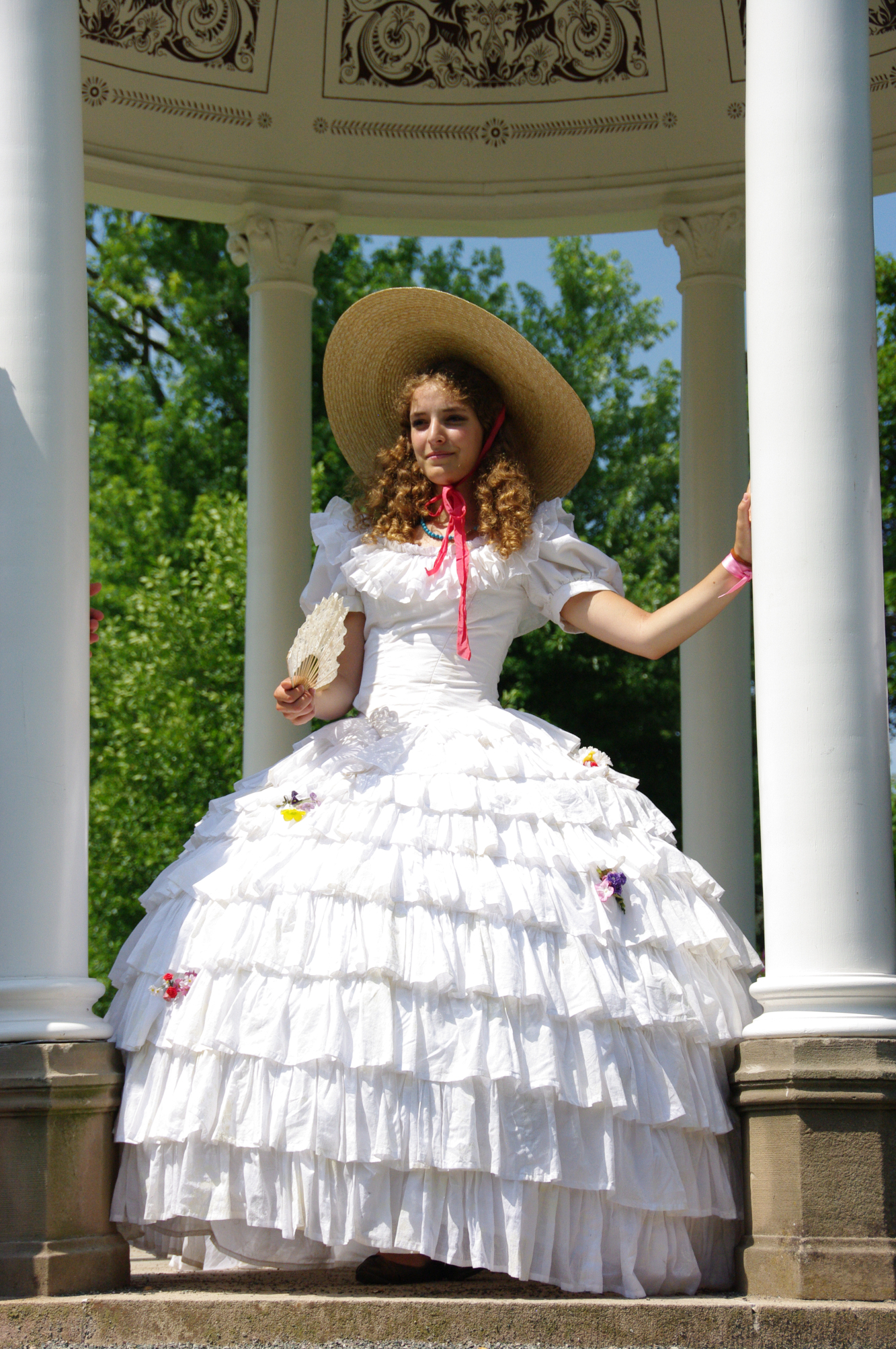 robe second empire a crinoline et a volants