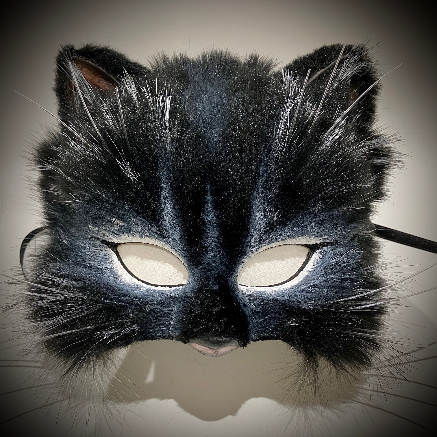 masque de chat en fourrure noir
