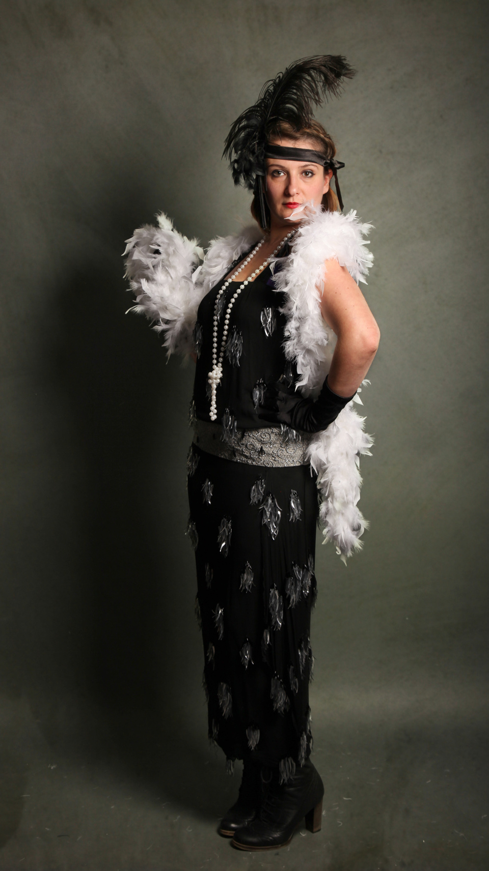 robe_annees_folles_noire_soie_paillettes