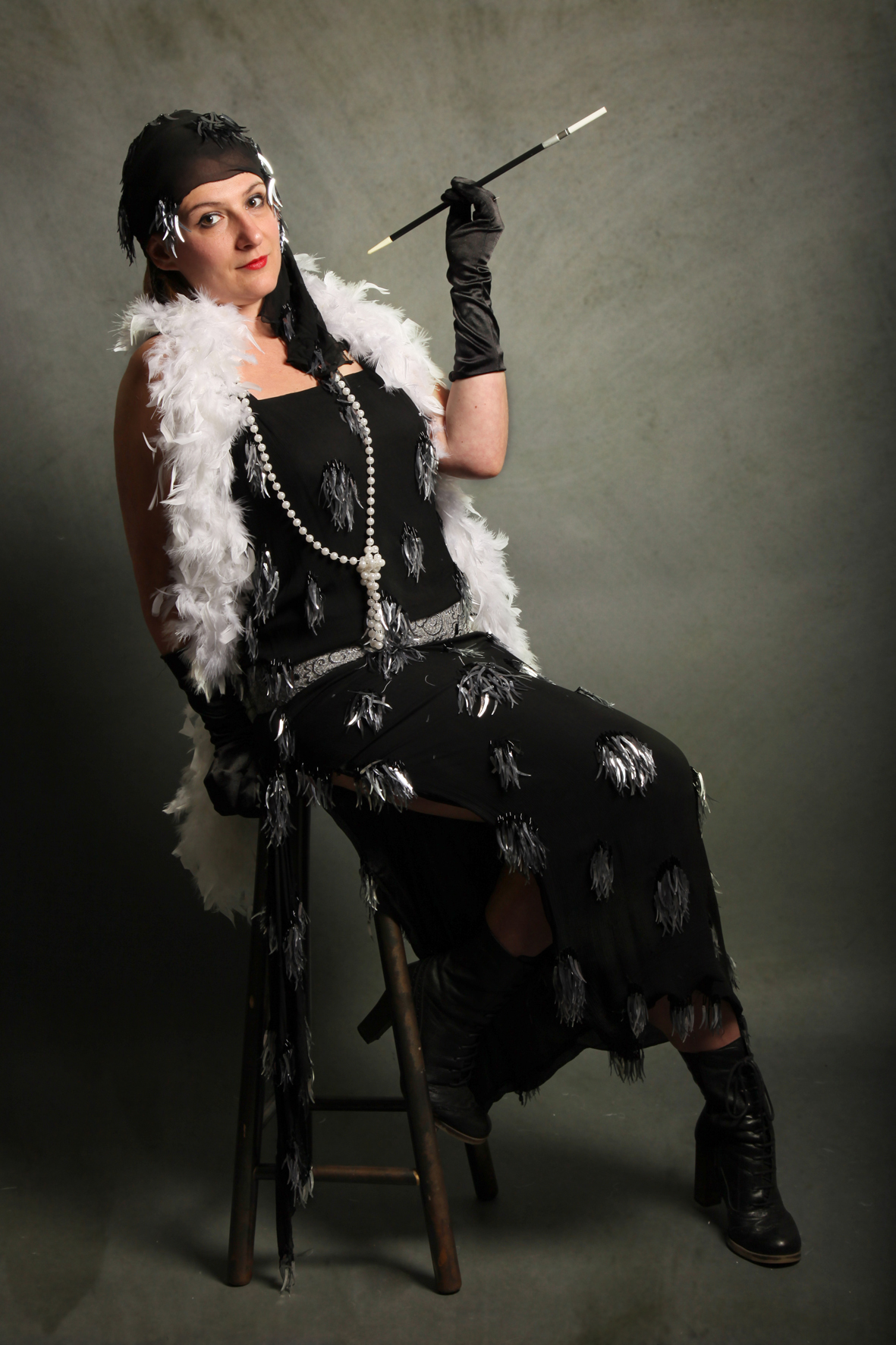 annees_folles_noire_soie_paillettes