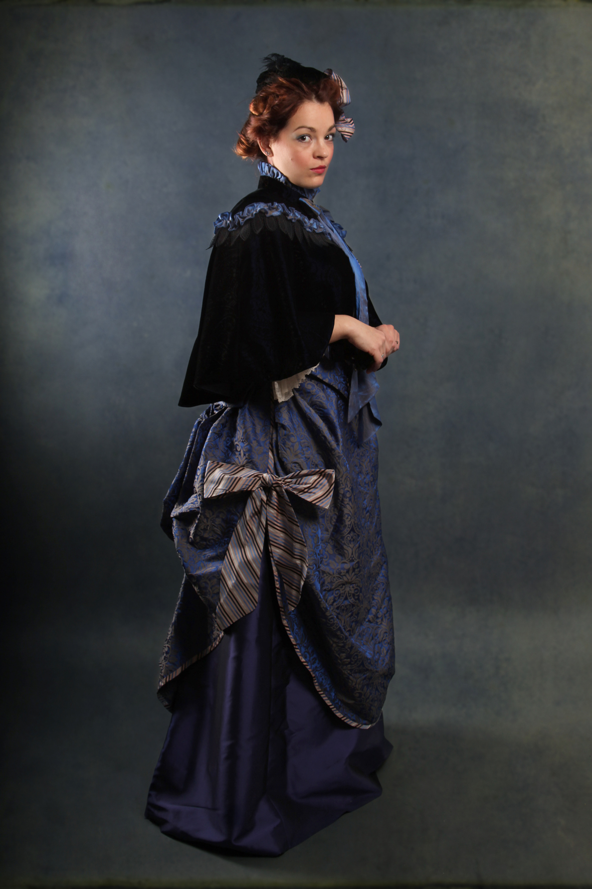 robe_1880_damassee_bleue