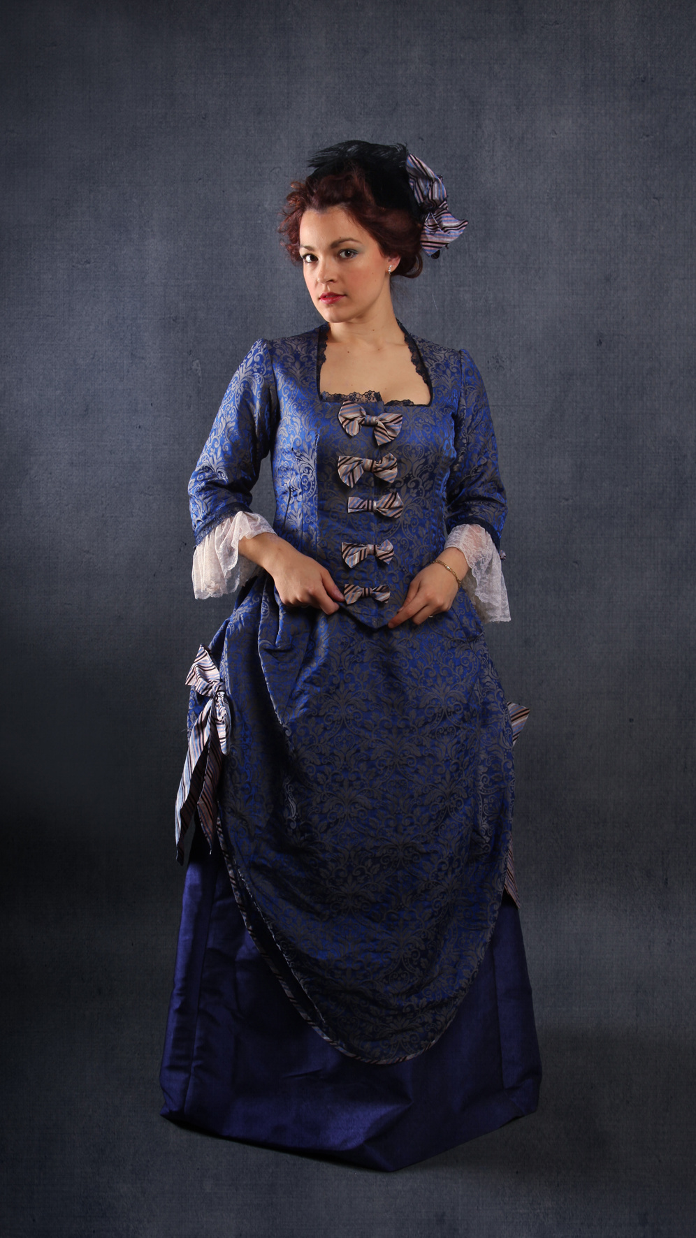 robe_1880_damassee_bleue_faon_photography