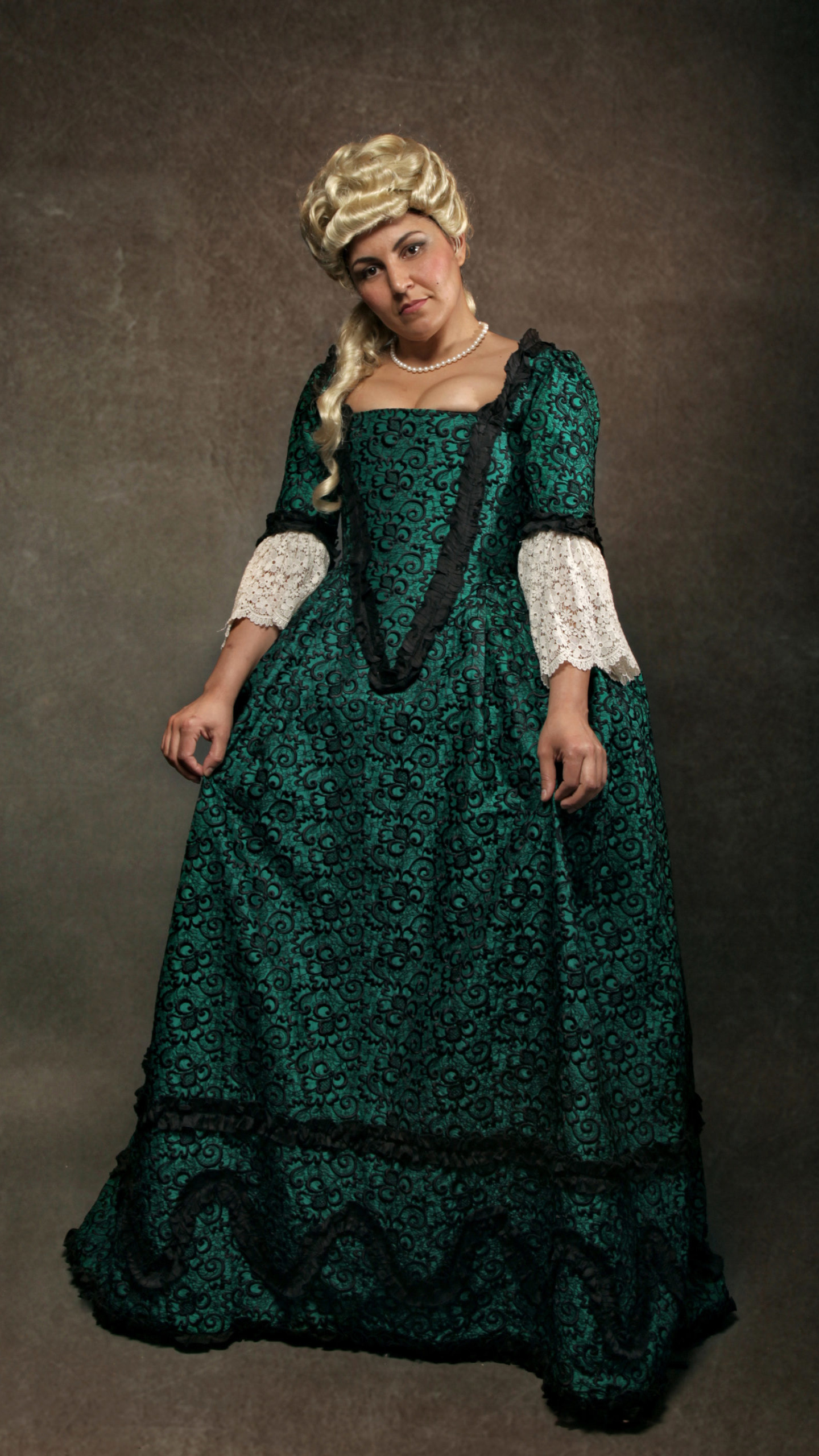 robe_XVIII_soie_emeraude_brodee